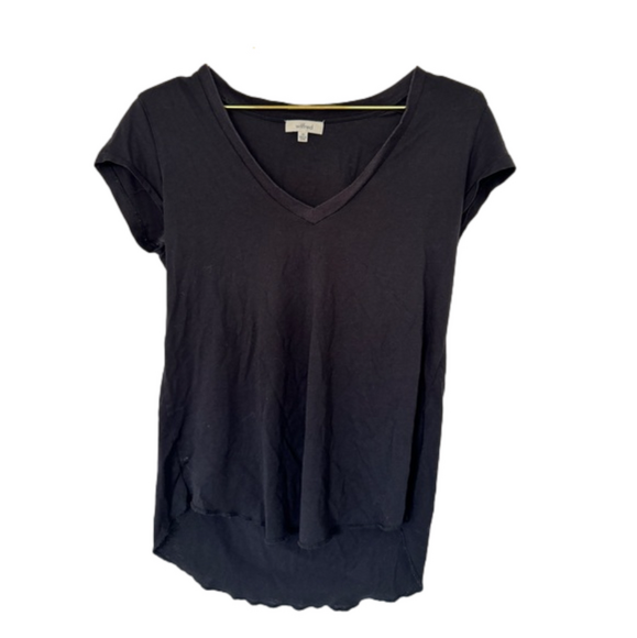 Wilfred Tops - ⭐️3 / $15⭐️ 
Wilfred Free Black V-neck Tshirt
